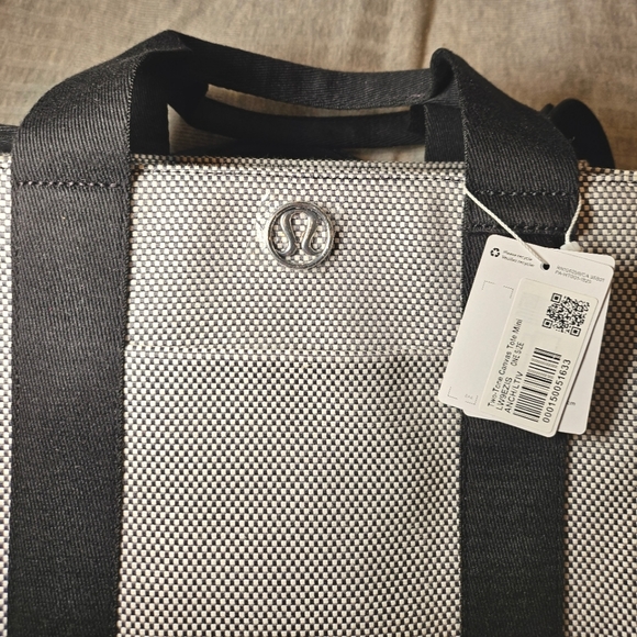 NEW w/ tag Lululemon Two Tone Canvas Tote Bag 4.5L Anchor / Light Ivory / Black - Picture 2 of 13